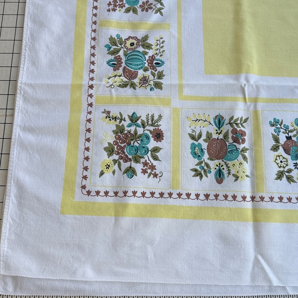Vintage 1960s Yellow & White Tablecloth – Floral Border Print – 60” x 50” - Picture 6 of 14